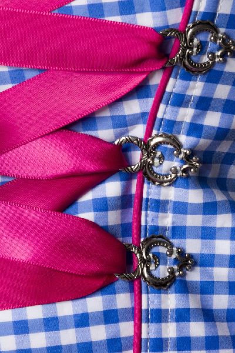 Traditionelles Karodirndl Traditionelles Karodirndl